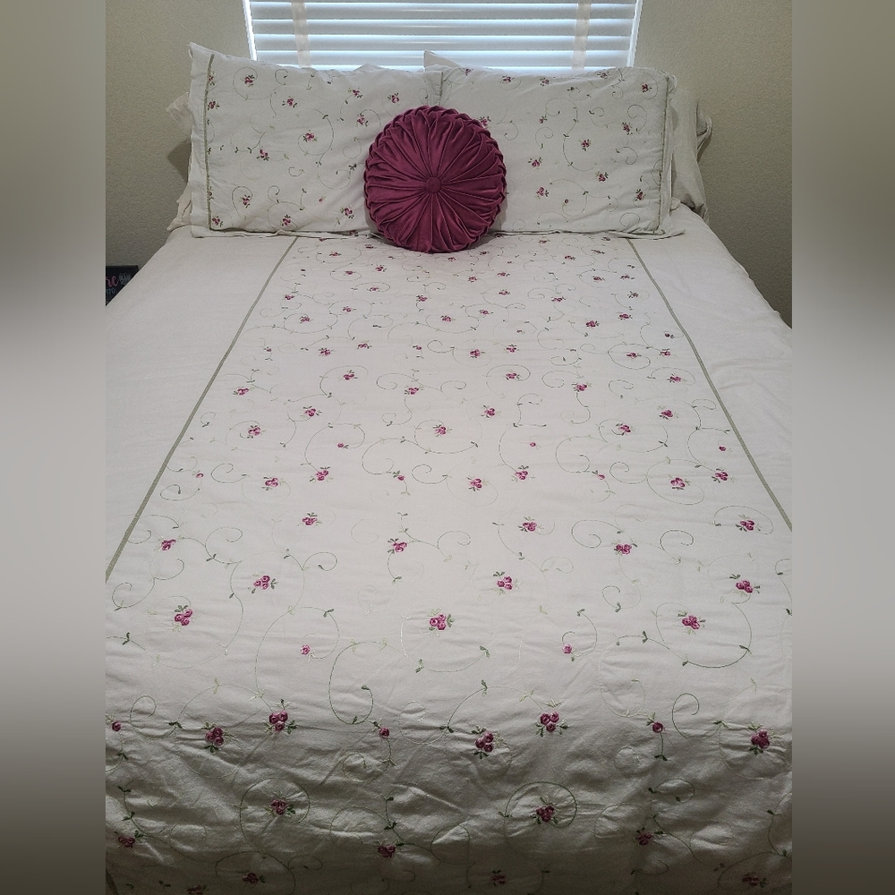 Queen size duvet & pillow shams & throw pillow